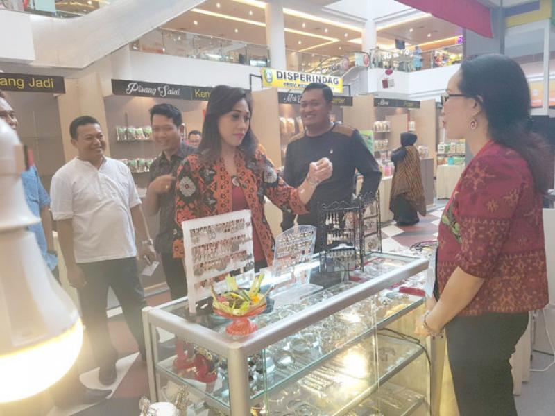 Dekranasda Fasilitasi Perajin Pameran di Batam EXPO 2017 | Bali Tribune